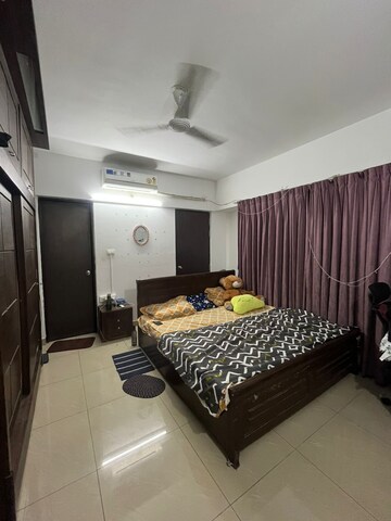 Bedroom in 3.5 BHK Apartment at Hadapsar – for Rent