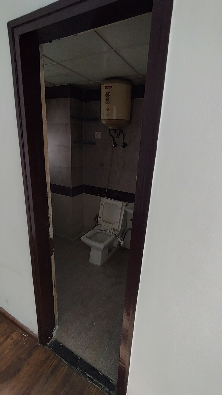 Bathroom, ajnara-daffodil 3 Bedroom 1576 Sq.Ft. Apartment In Sector 137 Noida 8815144