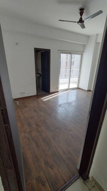 Master Bedroom in 3 BHK Apartment at Ajnara Daffodil, Sector 137 – for Rent