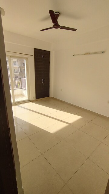 Furnished Amenities in 3 BHK Apartment at Ajnara Daffodil, Sector 137 – for Rent