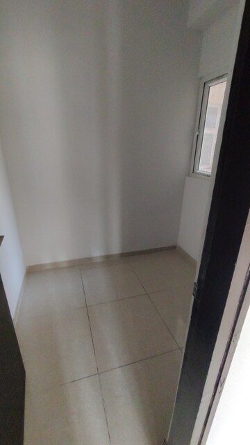 Furnished Amenities in 3 BHK Apartment at Ajnara Daffodil, Sector 137 – for Rent