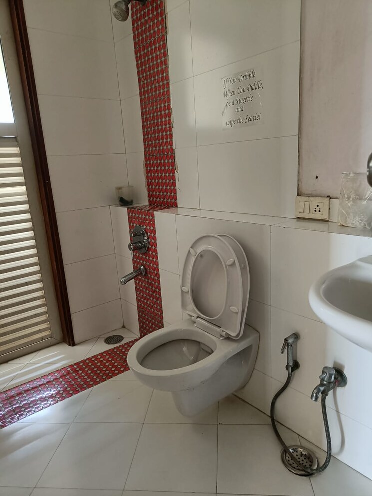Bathroom, bandra west 3 Bedroom 1650 Sq.Ft. Apartment In Bandra West Mumbai 8815142