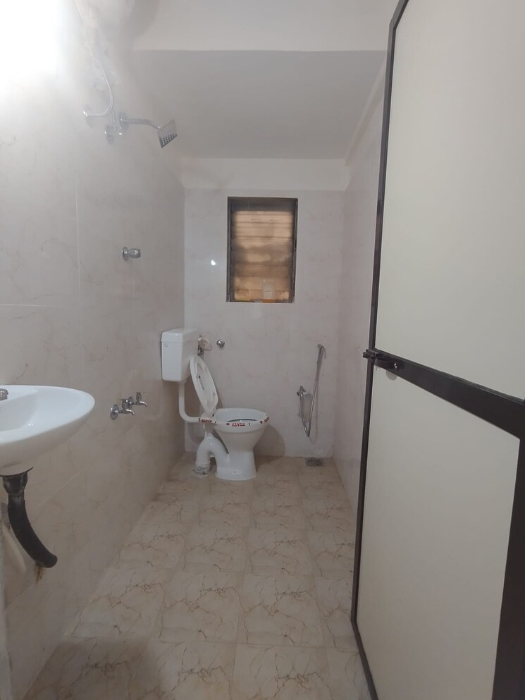 Bathroom, puranik-pratah-pushp 2 Bedroom 600 Sq.Ft. Apartment In Ghodbunder Road Thane 8815160