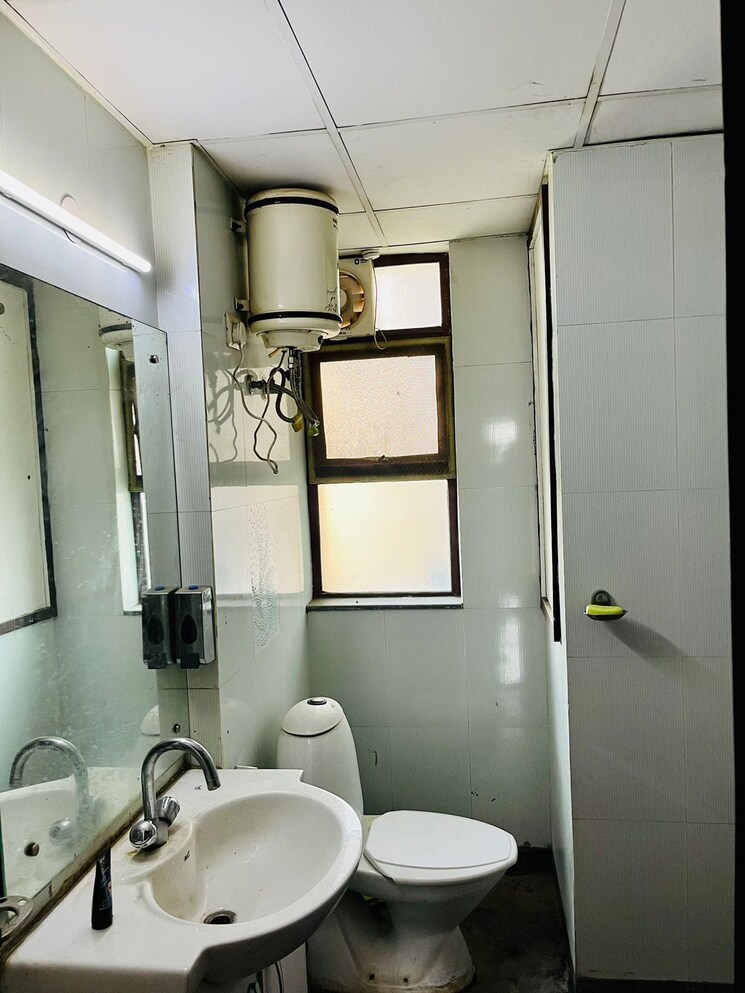 Bathroom, vipul-lavanya 3 Bedroom 1780 Sq.Ft. Apartment In Sector 81 Gurgaon 8815177