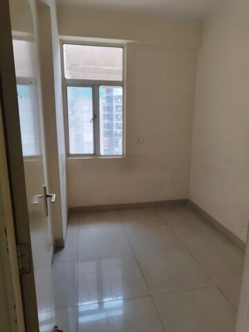 Room in 2 BHK Apartment at Gaur City 2 - 10th Avenue, Sector 16c Greater Noida – for Rent