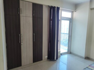 Room in 2 BHK Apartment at Gaur City 2 - 10th Avenue, Sector 16c Greater Noida – for Rent