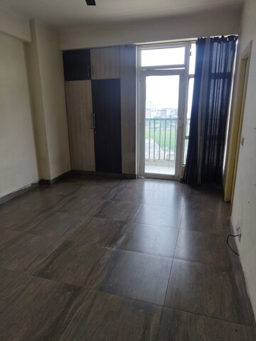 Room in 2 BHK Apartment at Gaur City 2 - 10th Avenue, Sector 16c Greater Noida – for Rent
