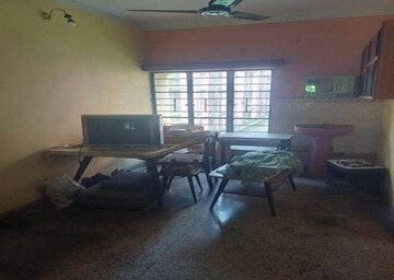Living Room in 2 BHK Apartment at Sealdah – for Rent