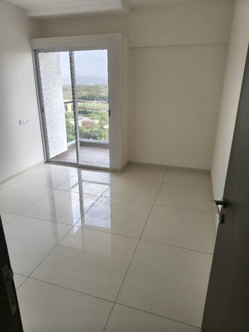 Room in 3 BHK Apartment at Kharadi – for Rent