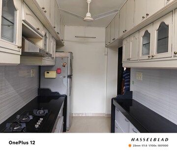 Master Bedroom in 2 BHK Apartment at Dhiraj Building, Andheri East – for Rent
