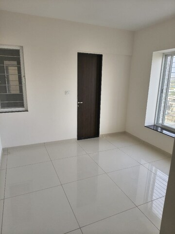 Room in 3 BHK Apartment at Unique Youtopia, Kharadi – for Rent