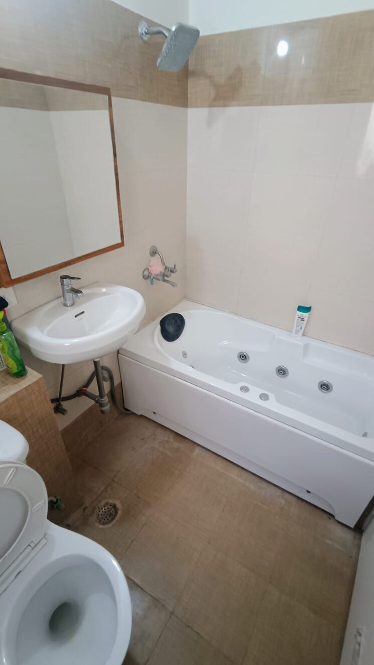 Bathroom, shree-vardhman-flora 3.5 Bedroom 1950 Sq.Ft. Apartment In Sector 90 Gurgaon 8815236