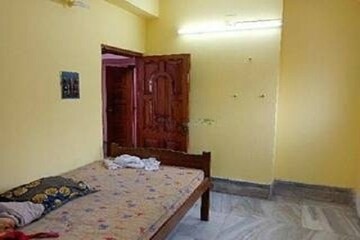 Bedroom in 2 BHK Apartment at Beliaghata – for Rent