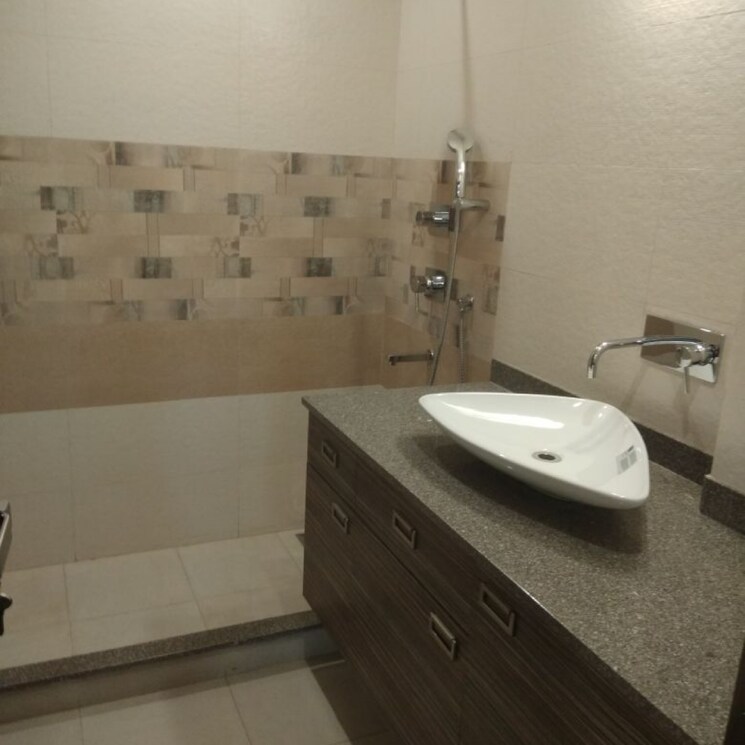 Bathroom, kohli-one-malibu-town 3 Bedroom 2100 Sq.Ft. Builder Floor In Malibu Town Gurgaon 8815277