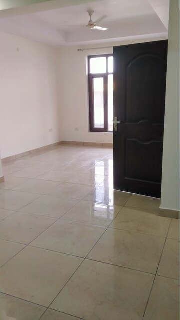Room in 4 BHK Independent House at Gomti Nagar – for Rent