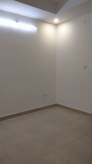 Room in 4 BHK Independent House at Gomti Nagar – for Rent