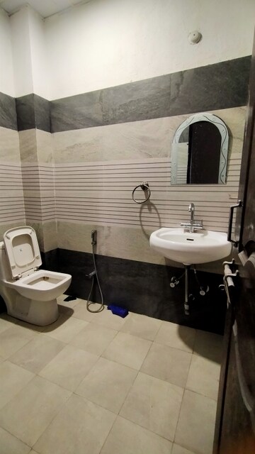 Bathroom in 4 BHK Independent House at Gomti Nagar – for Rent