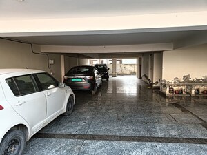 Parking in 3 BHK Builder Floor at BPTP District Phase 2, Sector 84 – for Sale