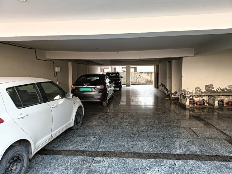  Parking, bptp-district-phase-2 3 Bedroom 146 Sq.Yd. Builder Floor In Sector 84 Faridabad 8815302