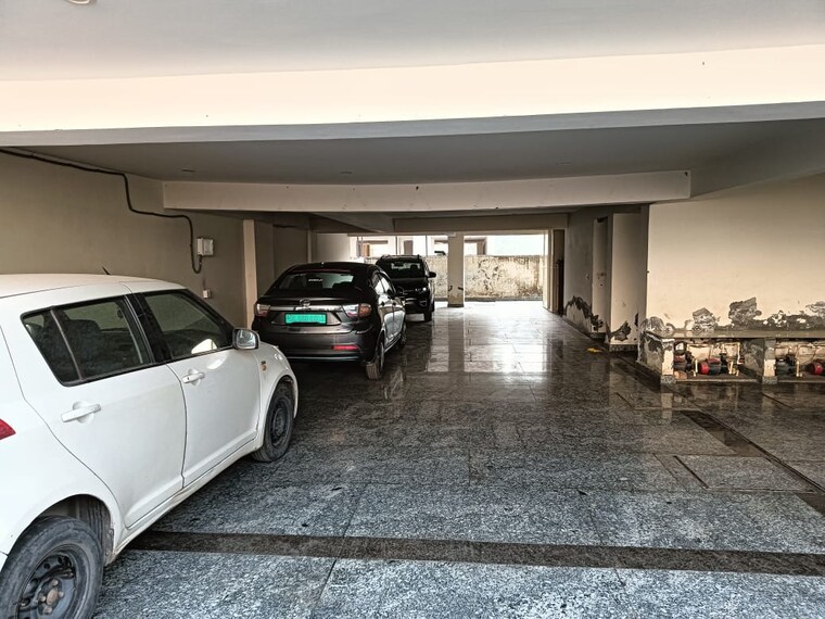  Parking, bptp-district-phase-2 3 Bedroom 146 Sq.Yd. Builder Floor In Sector 84 Faridabad 8815302