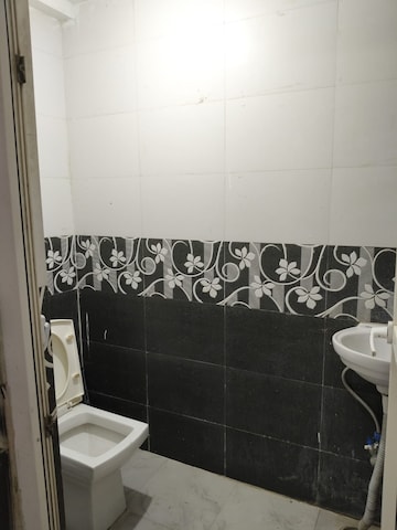 Bathroom in 1.5 BHK Builder Floor at Prime City Greater Noida, Sector 3 Greater Noida – for Rent