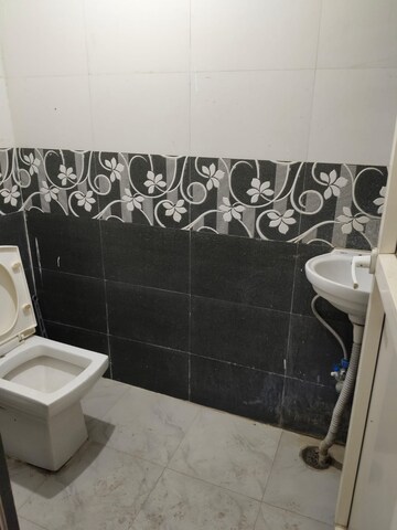 Master Bedroom in 1.5 BHK Builder Floor at Prime City Greater Noida, Sector 3 Greater Noida – for Rent