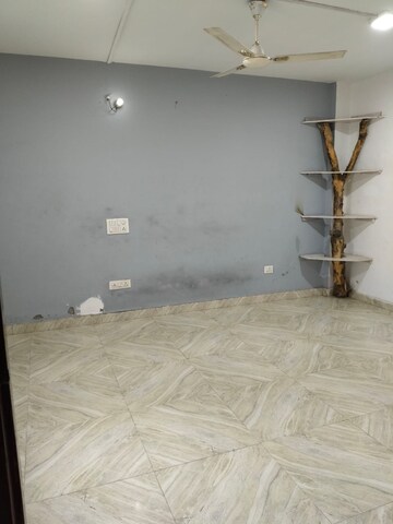 Room in 1.5 BHK Builder Floor at Prime City Greater Noida, Sector 3 Greater Noida – for Rent