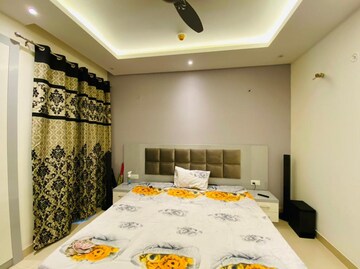 Bedroom in 3.5 BHK Apartment at Shalimar Vista, Gomti Nagar – for Rent