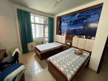 Bedroom in 3.5 BHK Apartment at Shalimar Vista, Gomti Nagar – for Rent