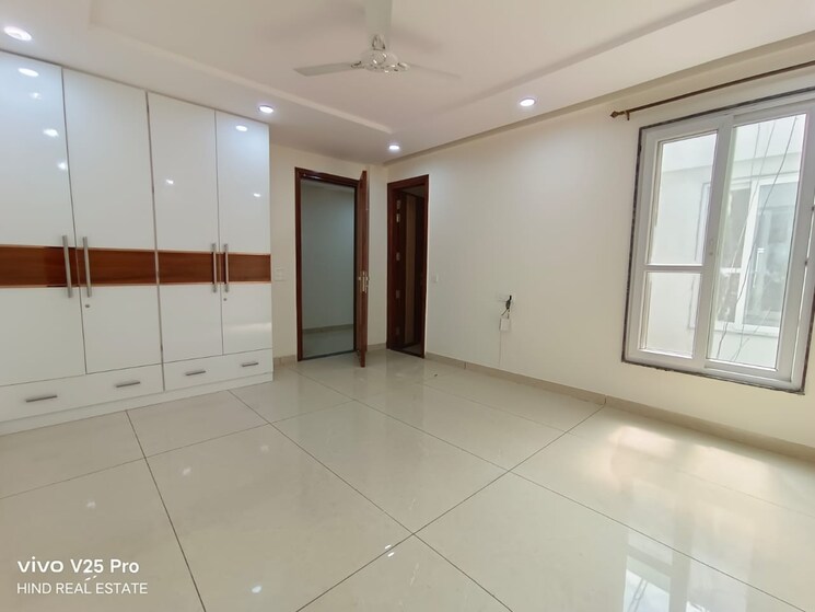 Room, nangal dewat 4 Bedroom 500 Sq.Yd. Builder Floor In Nangal Dewat Delhi 8815313