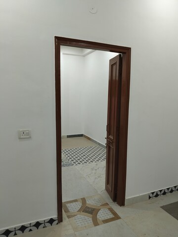 Room in 1 BHK Independent House at Sector 19 – for Rent