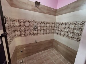 Kitchen in 2.5 BHK Builder Floor at Sector 33 – for Sale