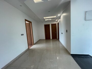 Building Lobby in 5 BHK Villa at Wave City, Wave City – for Sale