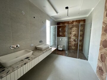 Building Lobby in 5 BHK Villa at Wave City, Wave City – for Sale