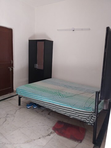 1 BHK Independent House For Rent in Sector 27
