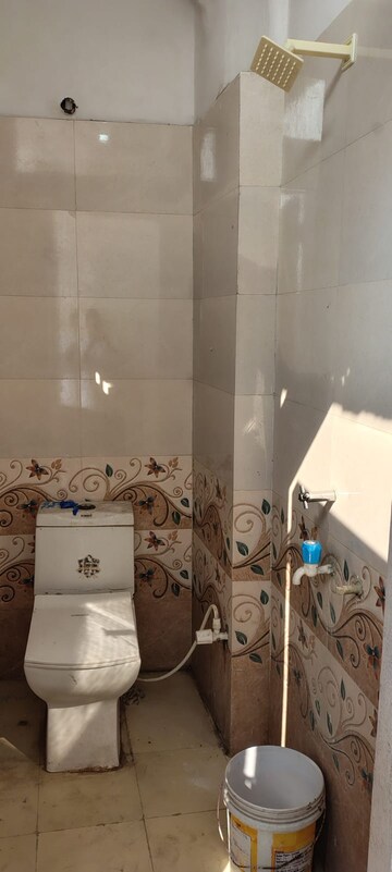 Attached Bathroom in 1 BHK Independent House at Sector 62 – for Rent