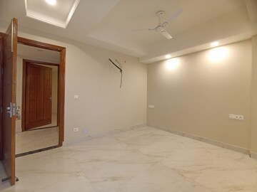 Room in 3 BHK Builder Floor at Vasant Kunj – for Rent