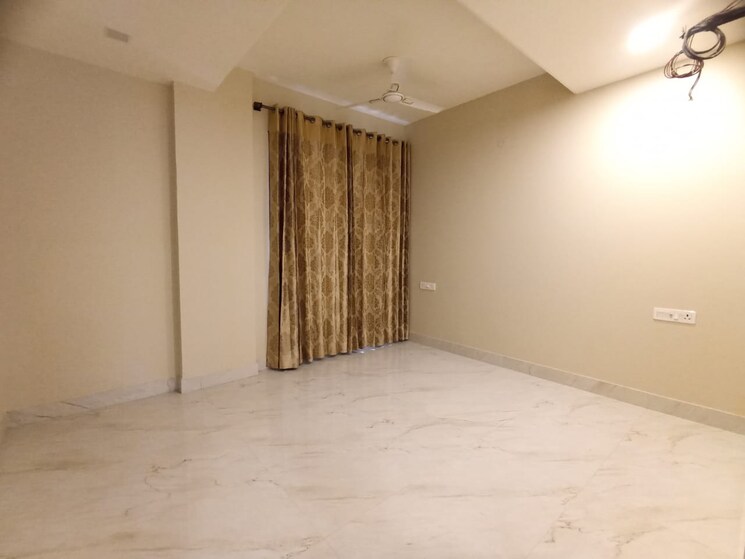 Room, vasant kunj 3 Bedroom 250 Sq.Yd. Builder Floor In Vasant Kunj Delhi 8815413