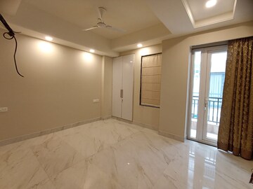 Room in 3 BHK Builder Floor at Vasant Kunj – for Rent
