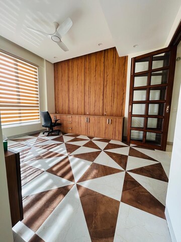 Room in 4 BHK Apartment at Indiabulls Enigma, Sector 110 – for Rent