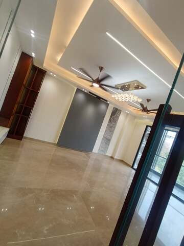 Room in 4 BHK Builder Floor at Sushant Lok 3, Sector 57 – for Sale