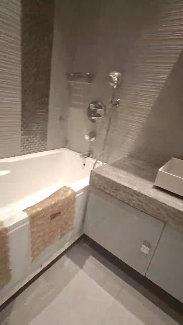 Bathroom, dlf-queens-court 5 Bedroom 8500 Sq.Ft. Apartment In Greater Kailash ii Delhi 8815482