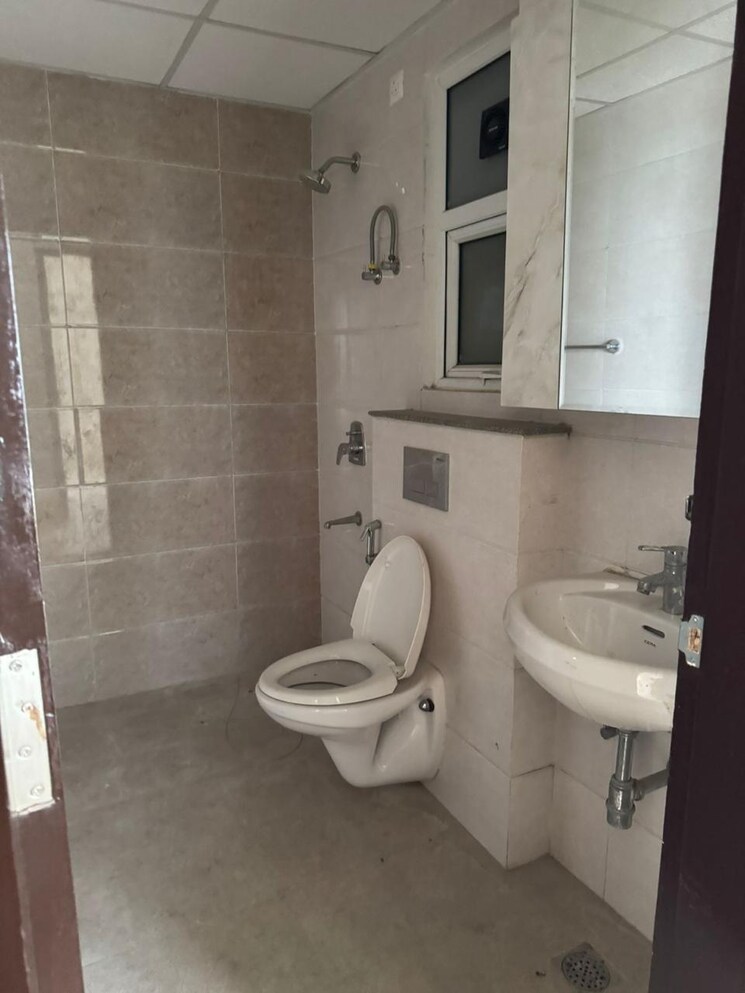 Attached Bathroom, sector 79 3 Bedroom 1685 Sq.Ft. Apartment In Sector 79 Faridabad 8815500