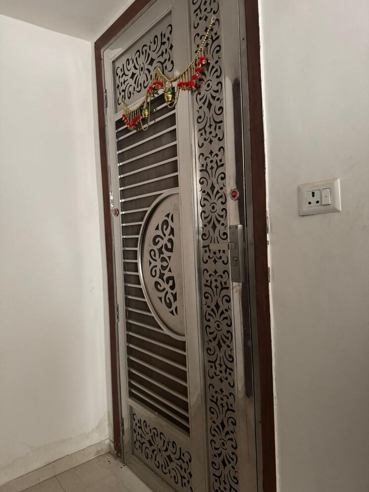 Room, sector 79 3 Bedroom 1685 Sq.Ft. Apartment In Sector 79 Faridabad 8815500