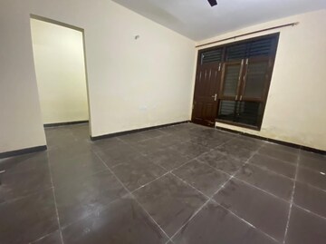 Room in 5 BHK Independent House at Wave City, Wave City – for Sale
