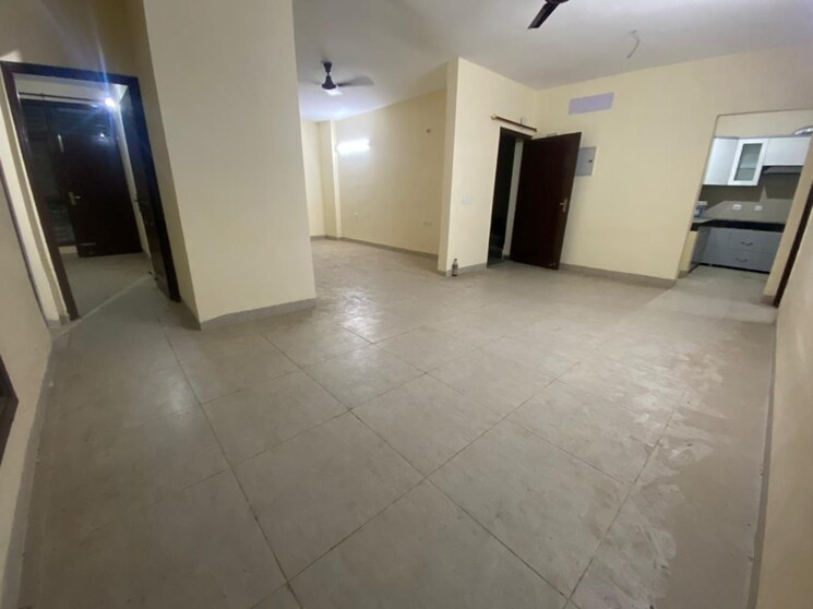 Room, wave-city 5 Bedroom 135 Sq.Yd. Independent House In Wave City Ghaziabad 8815531