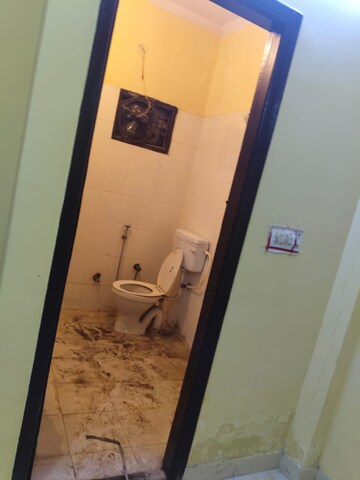 Furnished Amenities in 2 BHK Builder Floor at Dwarka Mor – for Rent