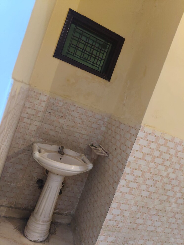 Bathroom, dwarka mor 2 Bedroom 900 Sq.Ft. Builder Floor In Dwarka Mor Delhi 8815648