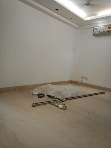Room in 4 BHK Builder Floor at New Friends Colony – for Rent