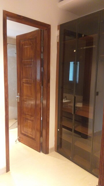 Furnished Amenities in 6 BHK Villa at Sector 70a – for Sale